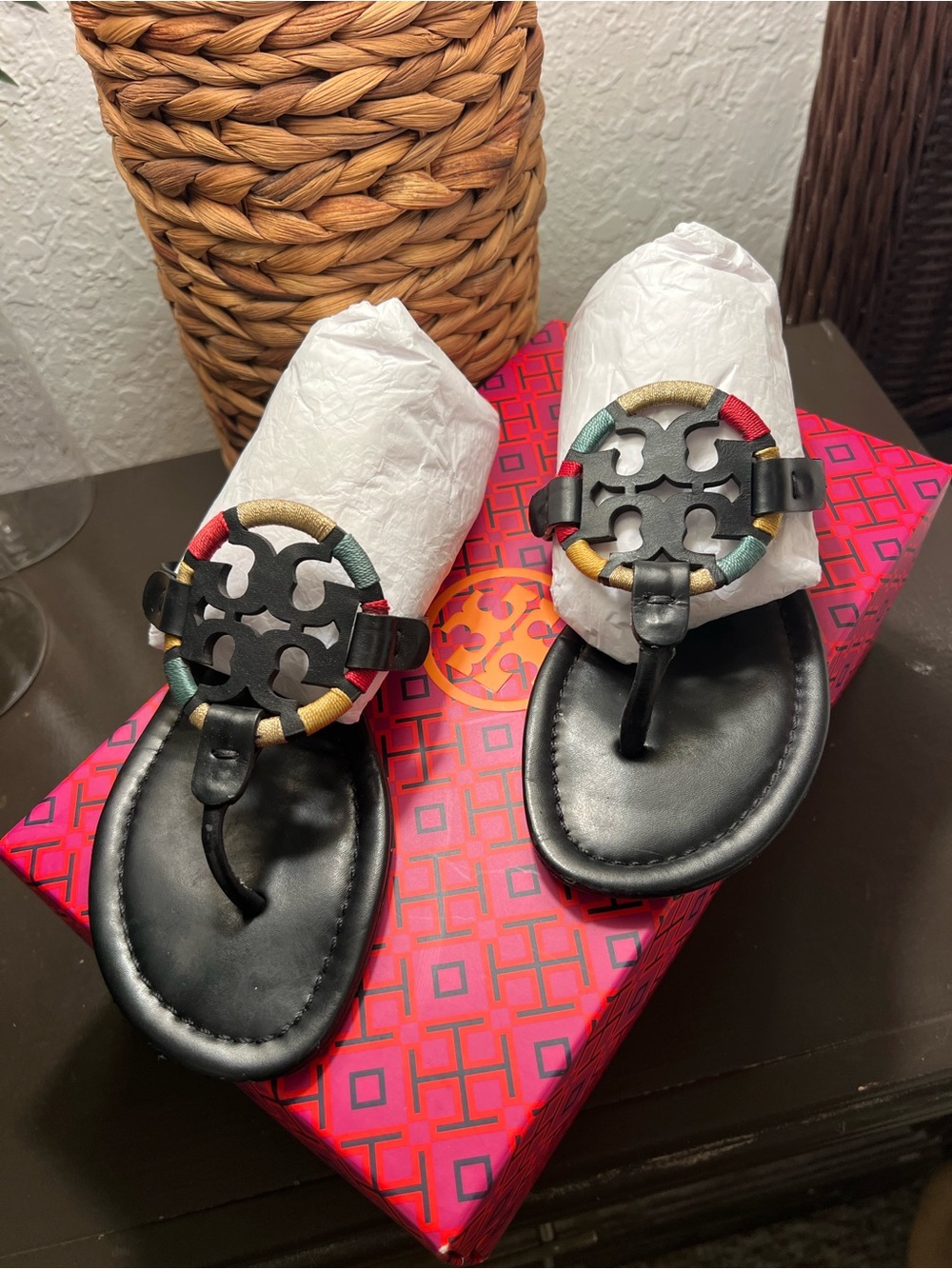 Tory Burch MILLER Black Multi GOLD RED GREEN Thong Sandals sz 7.5 - Picture 4 of 4